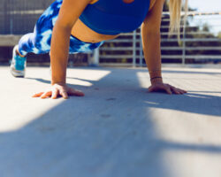 Domáce tréningové náradie. Ako efektívne využiť bežné predmety pre váš workout